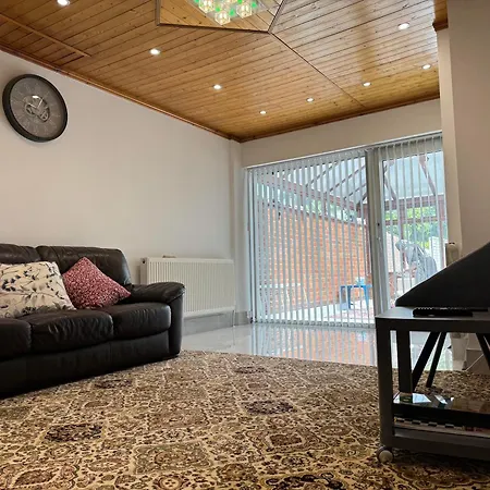 Instant Home Luton  Exterior photo